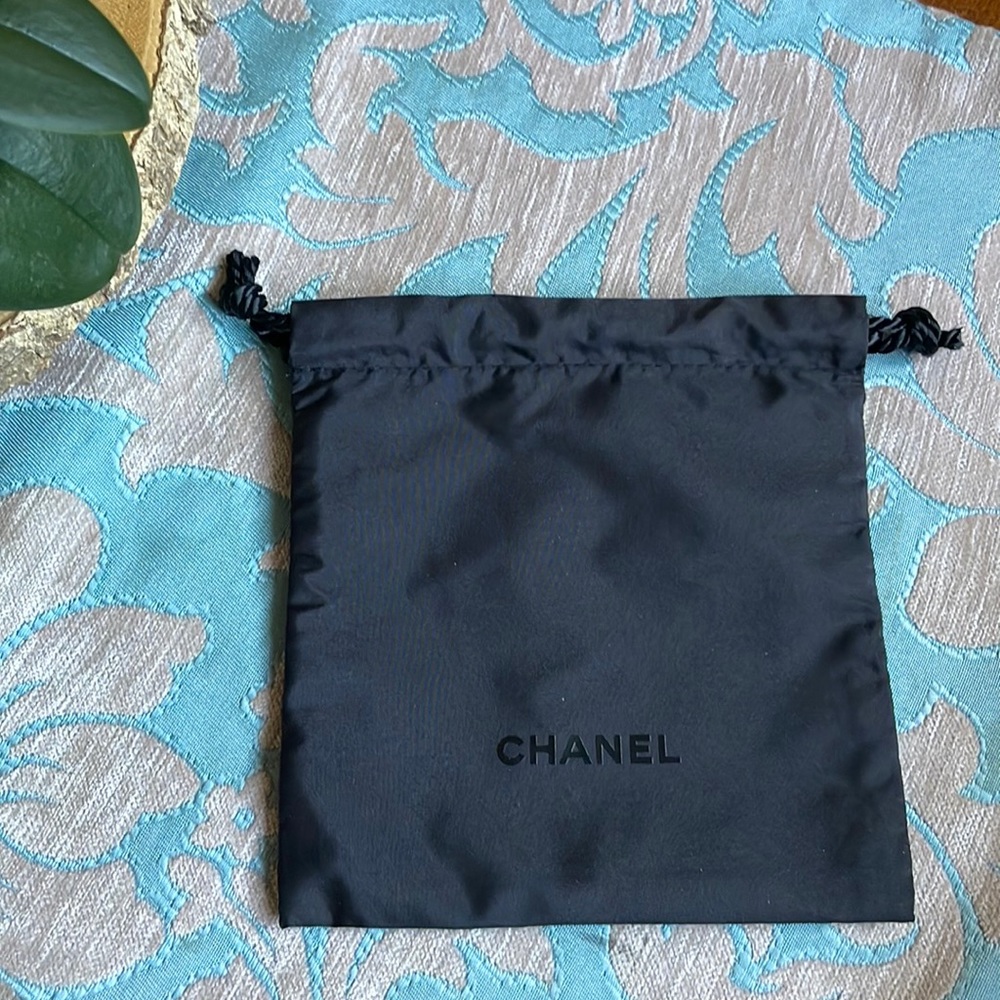 CHANEL pouch 💯authentic!